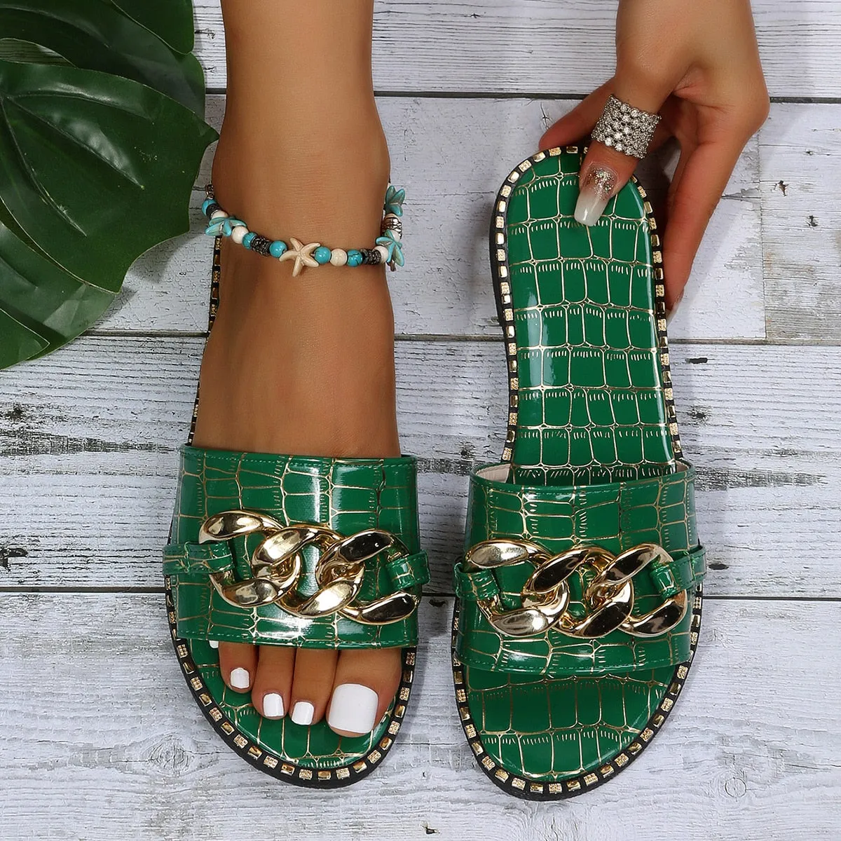 Fashion Sexy Chain Lock Roman Style Flat Outdoor  Sandals