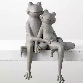 Sitting Gray Frog Couple